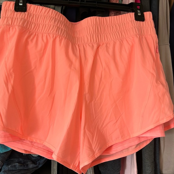 Women’s running shorts - Picture 2 of 2